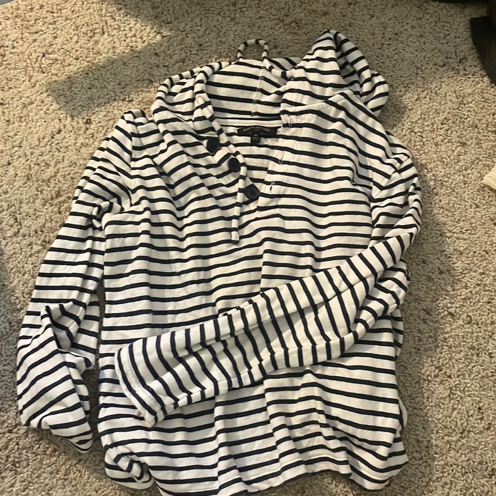 - BANANA REPUBLIC SWEATER